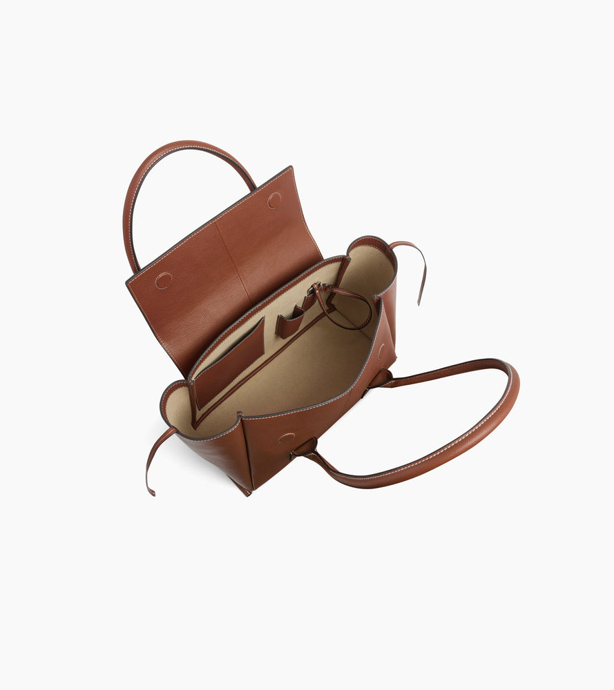 Sac cabas moyen modèle à rabat Elena en cuir grainé